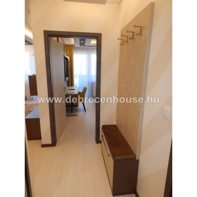 Debrecen legújabb - hotel jellegű - társasházában a "University Residencében" 1 hálós lakás eladó. 120 m. Ft.