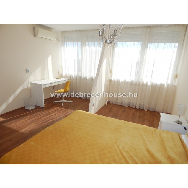 American style living room + 2 bedrooms flat in city center for SALE. 54,5 m. Huf 