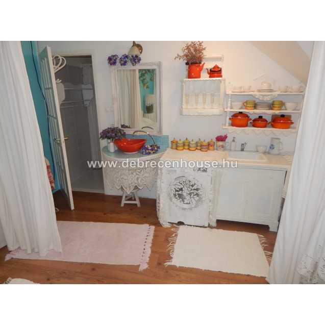 A fairytale design apartment ( on the 1st floor ) next to tram 1., in Debrecen old town. 160K