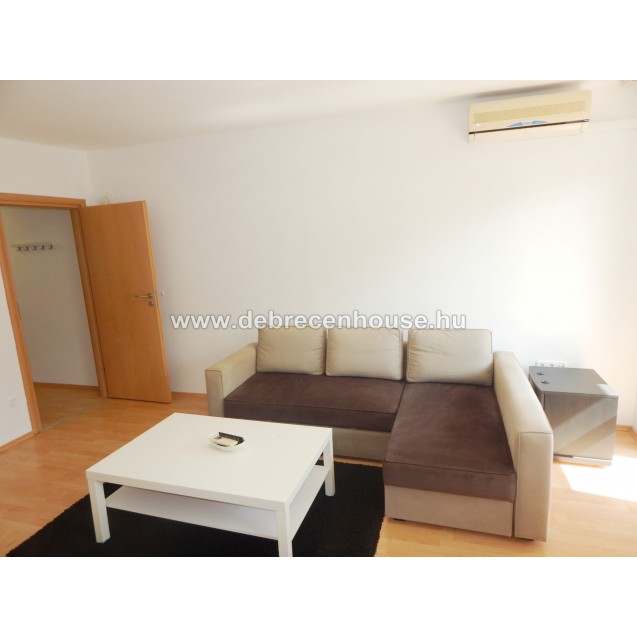 Living room - balcony + 3 bedrooms flat close to Medial Uni. 77m. Ft.