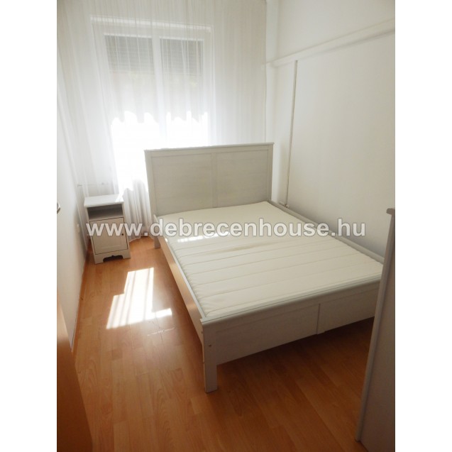 Living room - balcony + 3 bedrooms flat close to Medial Uni. 77m. Ft.