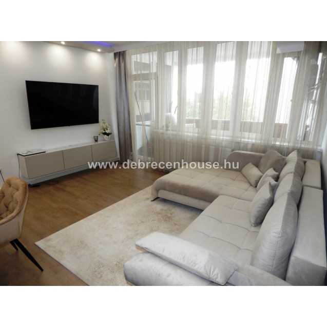 American style living room + 2 bedrooms flat at city center for SALE. 54.9 m. Ft.