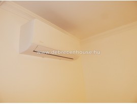  4 mins walk from Medical Uni., 1 bedroom flat in Bolyai street.