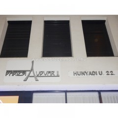 At city center, in "Párizsi udvar 2." condominium, 1 bedroom flat. 250K