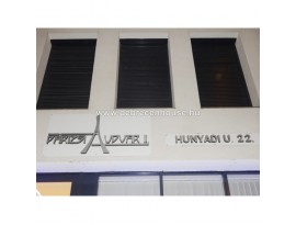 At city center, in "Párizsi udvar 2." condominium, 1 bedroom flat. 250K