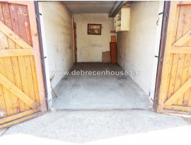 Vénkertben, Domokos Lajos utcai garázs eladó. 8.99 m. Ft.